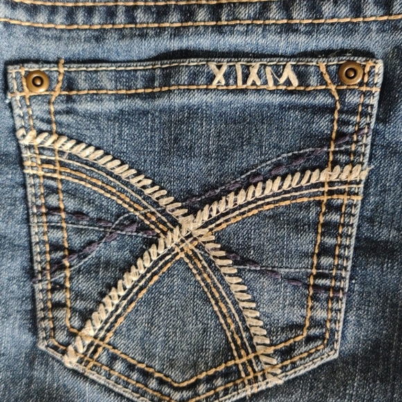 No Boundaries Ladie's Denim Shorts - Picture 3 of 8